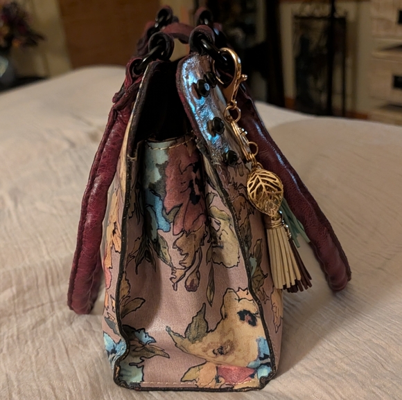 Patricia Nash Rienzo Shoulder Bag in Dusty Rose Print Leather w/ Burgandy Trim - Picture 5 of 14